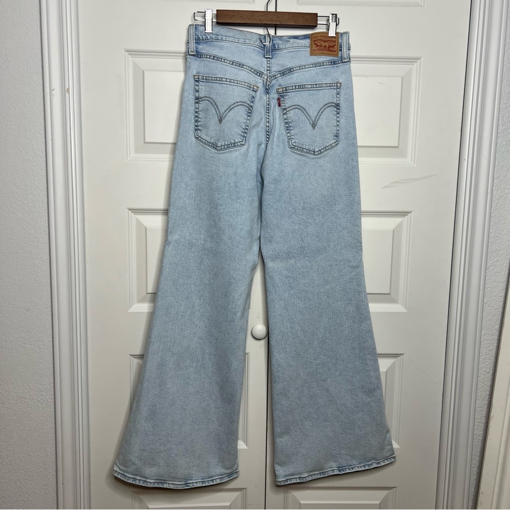 Levi’s Ribcage Bell Jeans Size 30 High Rise Light Wash Flare Wide Leg 30x32 - Picture 5 of 7